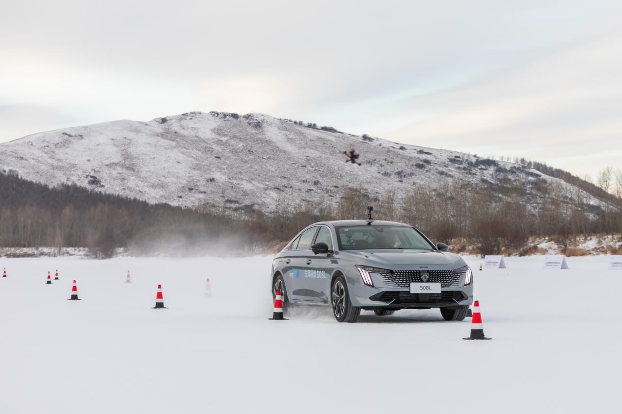 凡尔赛C5 X与508L斩获2025极寒驾控安全验证证书