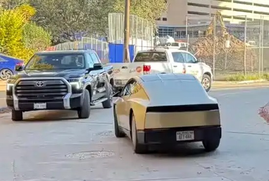 特斯拉Cybercab路测谍照曝光 无方向盘设计续航500公里