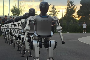 从春晚舞台走向流水线：2025年，人形机器人的“成人礼”