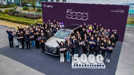 岚图泰山万台交付倒计时 高端SUV品质与速度双赢