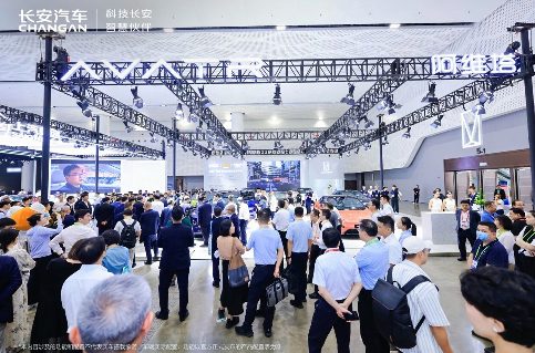 五年前定下的“flag”，车企完成了吗？｜看见2025