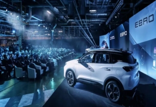 数据飘红，车市却集体换挡：谁能熬过价格战的腰部时间？