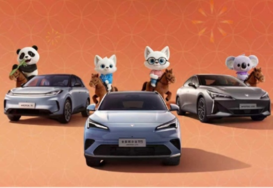 极狐销量三年翻番，冲刺全球化，“技术普惠”如何改写电车格局？